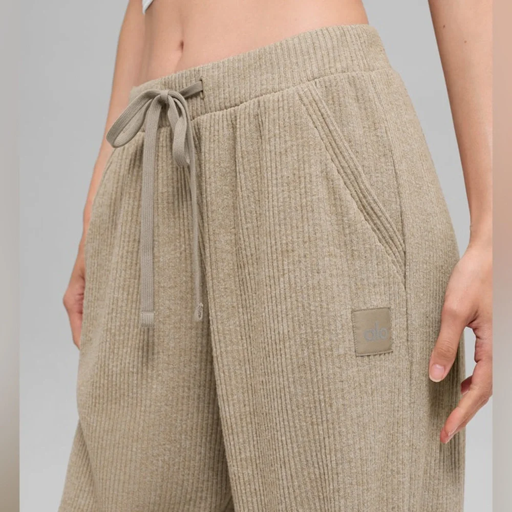 Nwt ALO‎ Yoga Muse wide leg pant